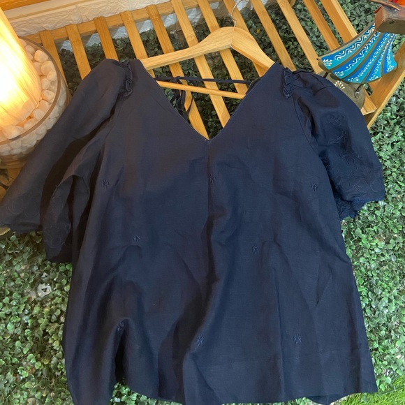 Ann Taylor Tops. Size- M ( Can fit M-L) - Picture 3 of 9